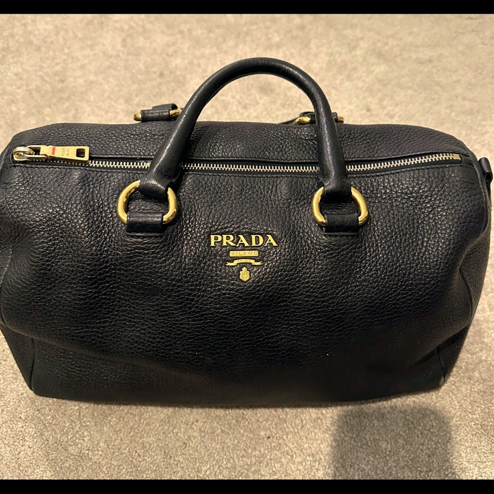 Leather Prada black purse